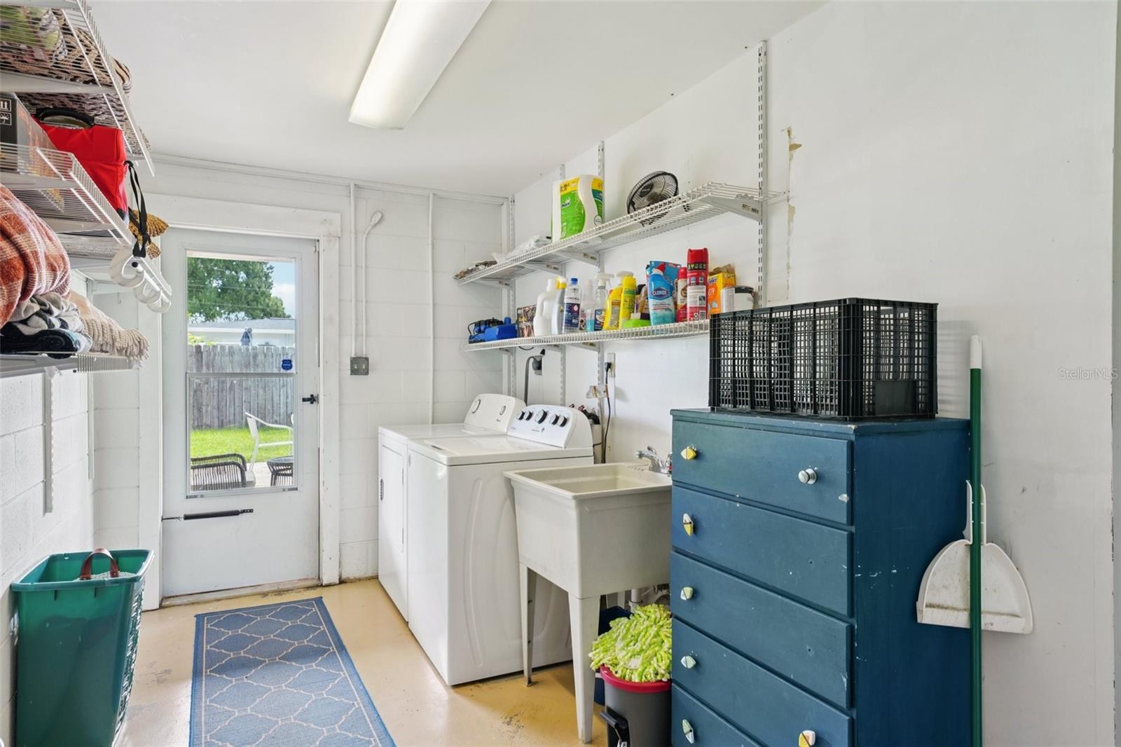 Listing photo id 16 for 4502 Hale Avenue