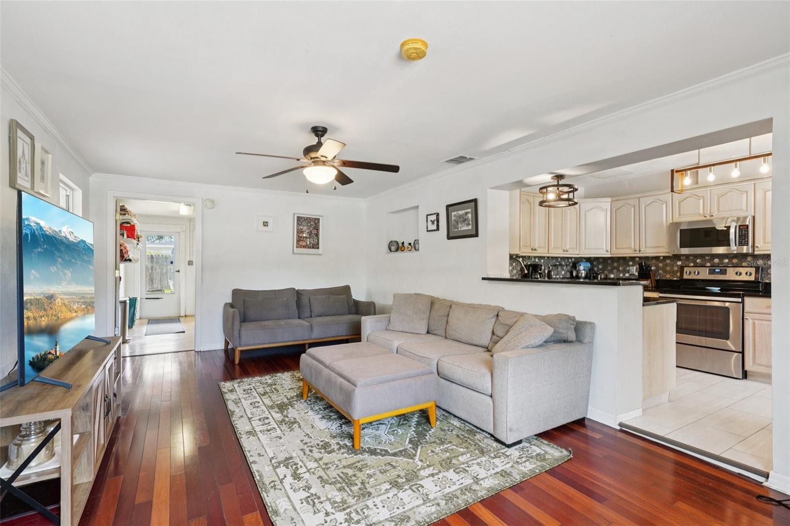 Listing photo id 0 for 4502 Hale Avenue