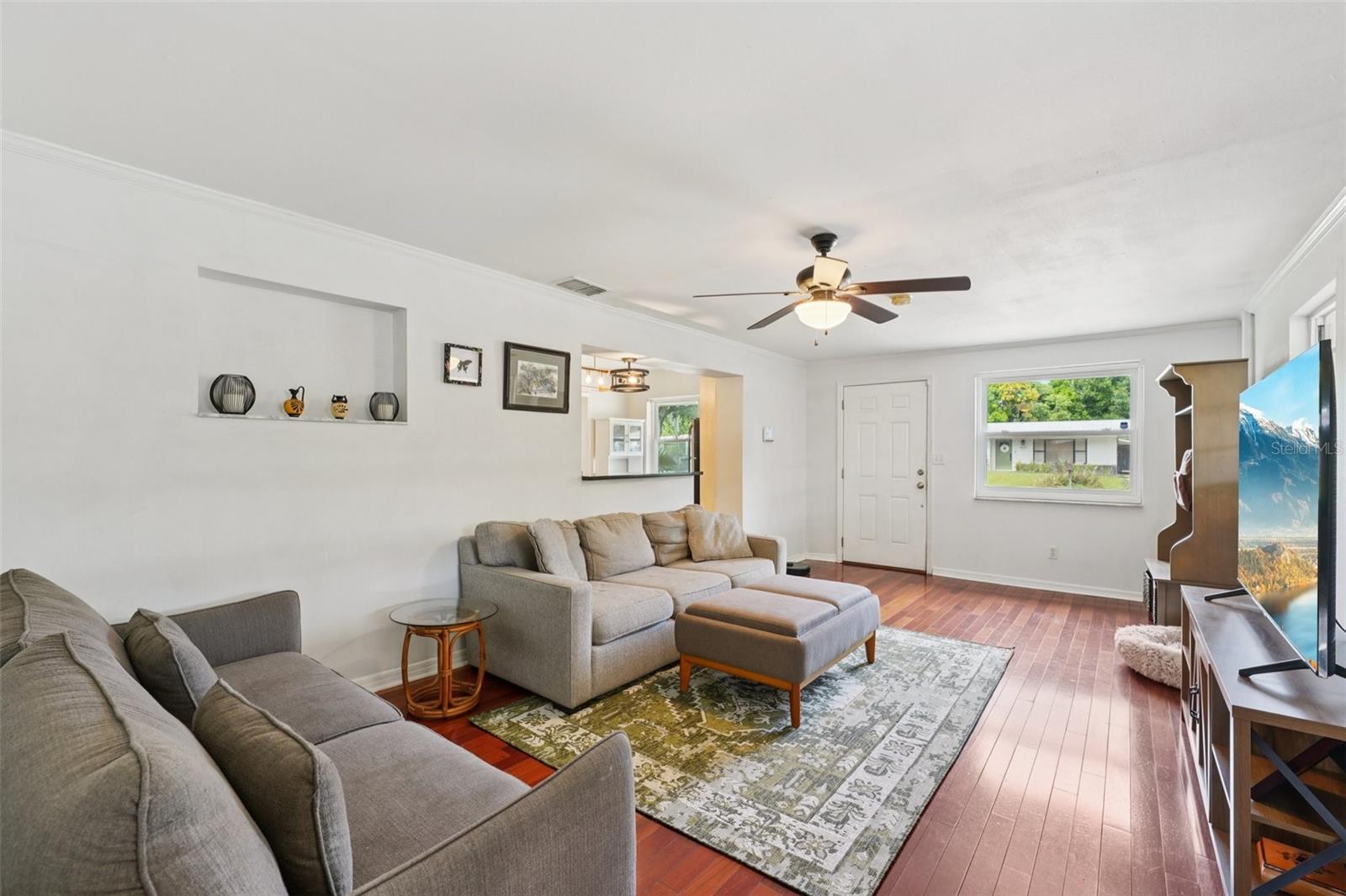 Listing photo id 1 for 4502 Hale Avenue