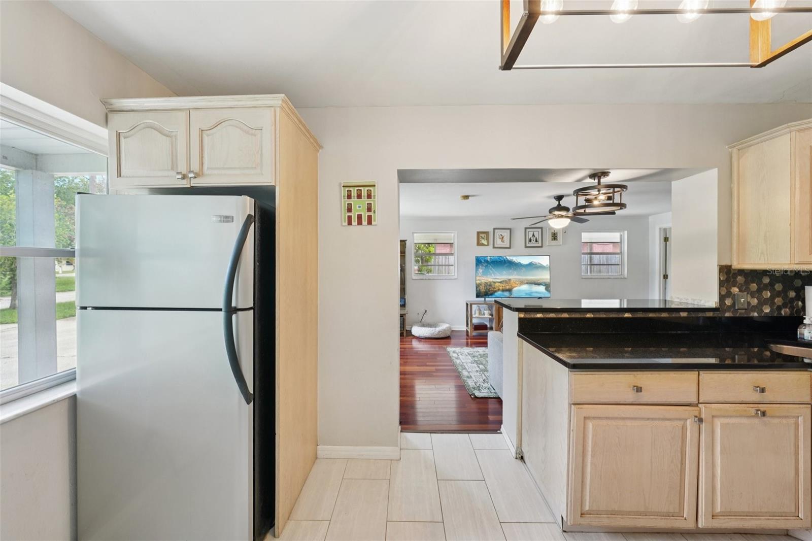 Listing photo id 5 for 4502 Hale Avenue