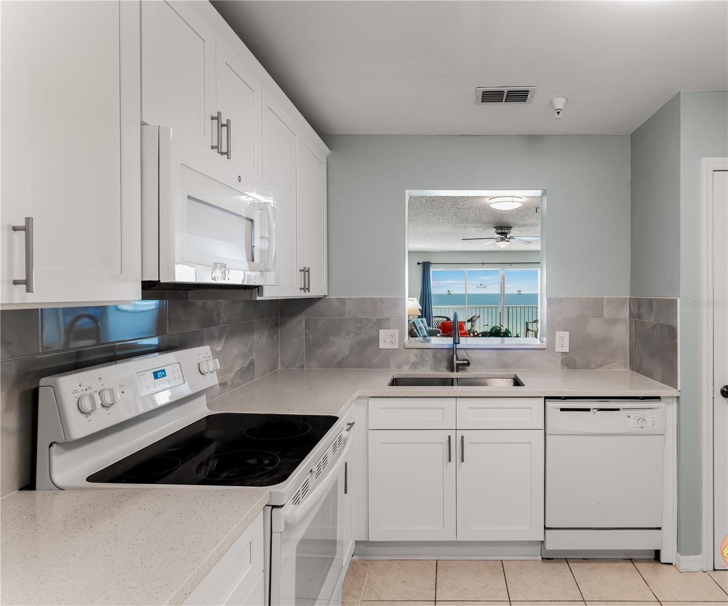 Image 15 of 34 For 13500 Gulf Boulevard 602