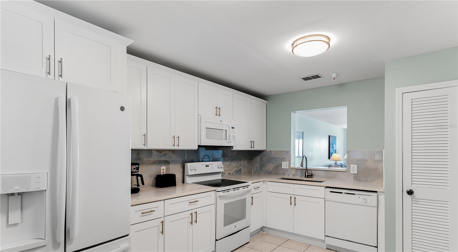 Image 16 of 34 For 13500 Gulf Boulevard 602
