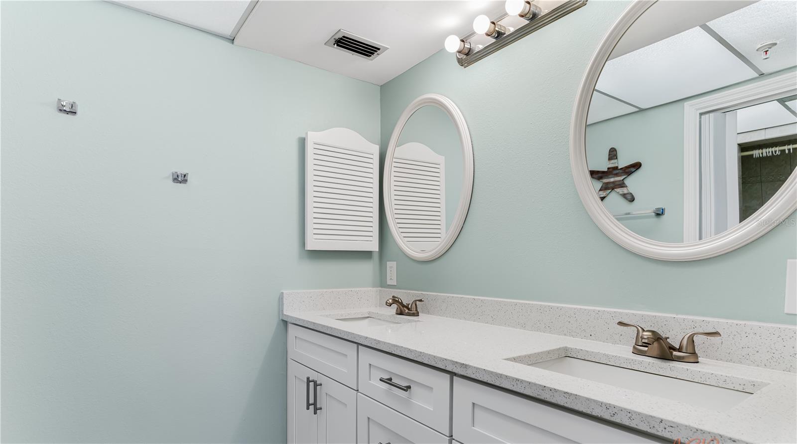Image 21 of 34 For 13500 Gulf Boulevard 602