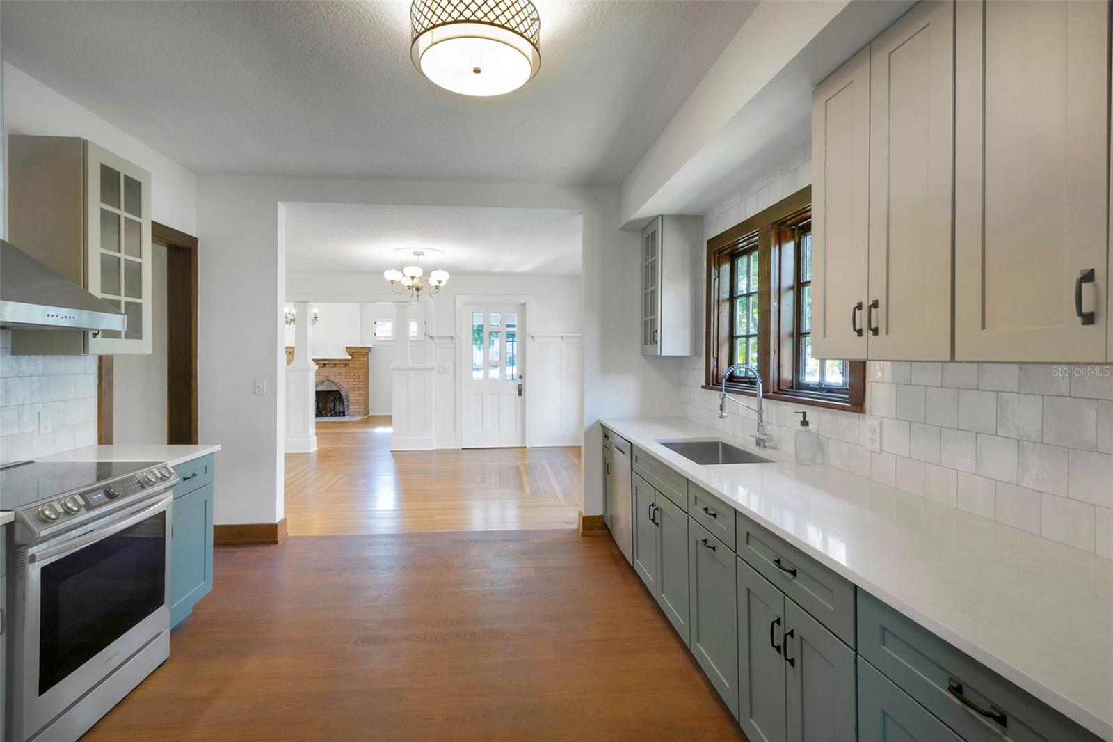 Image 12 of 71 For 406 Jefferson Avenue S
