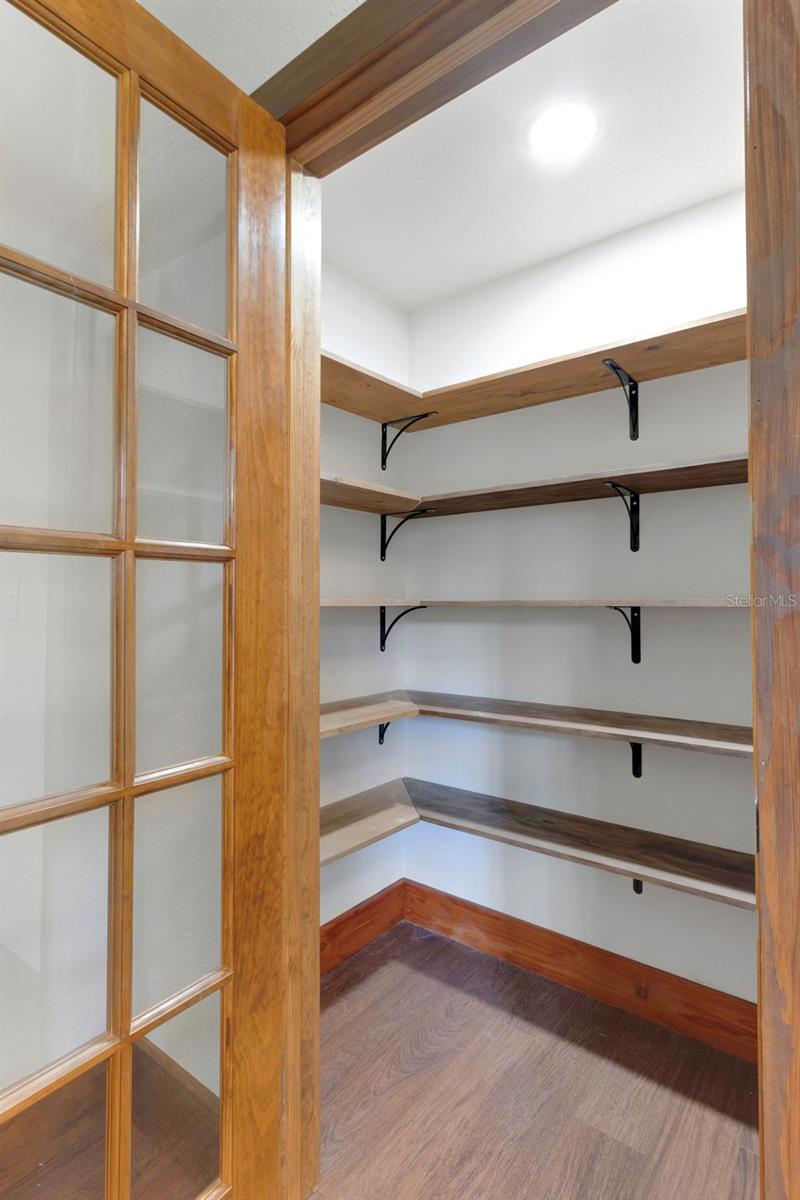 Image 14 of 71 For 406 Jefferson Avenue S