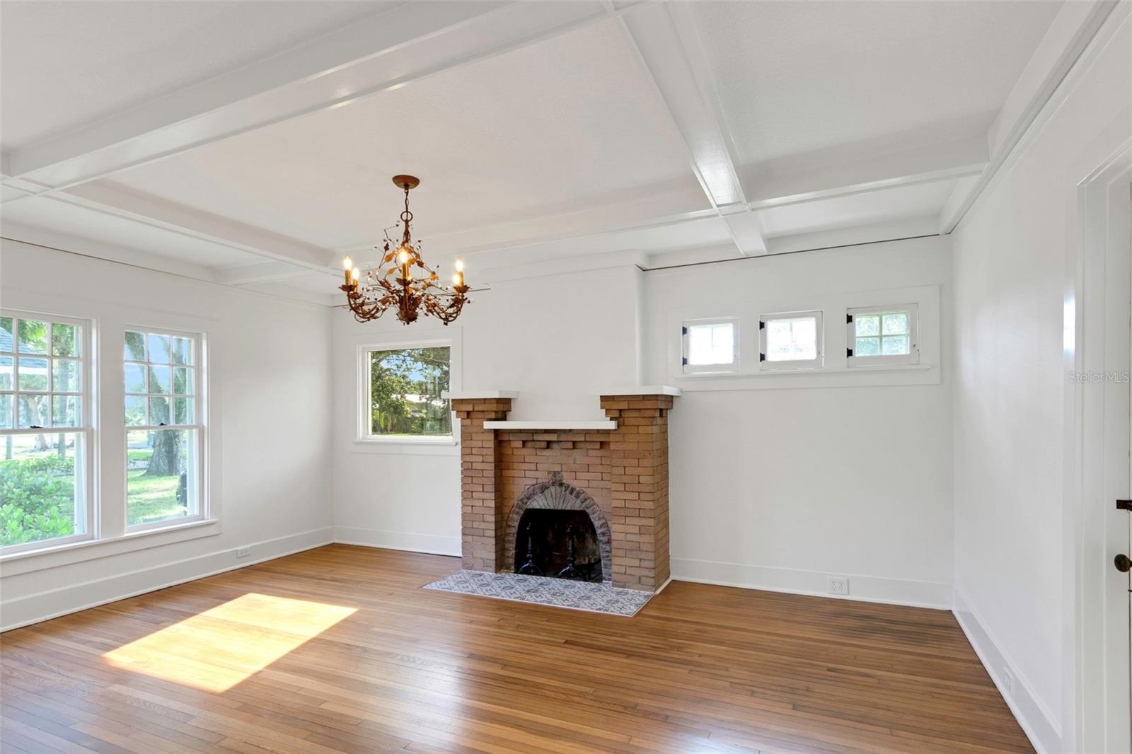 Image 20 of 71 For 406 Jefferson Avenue S
