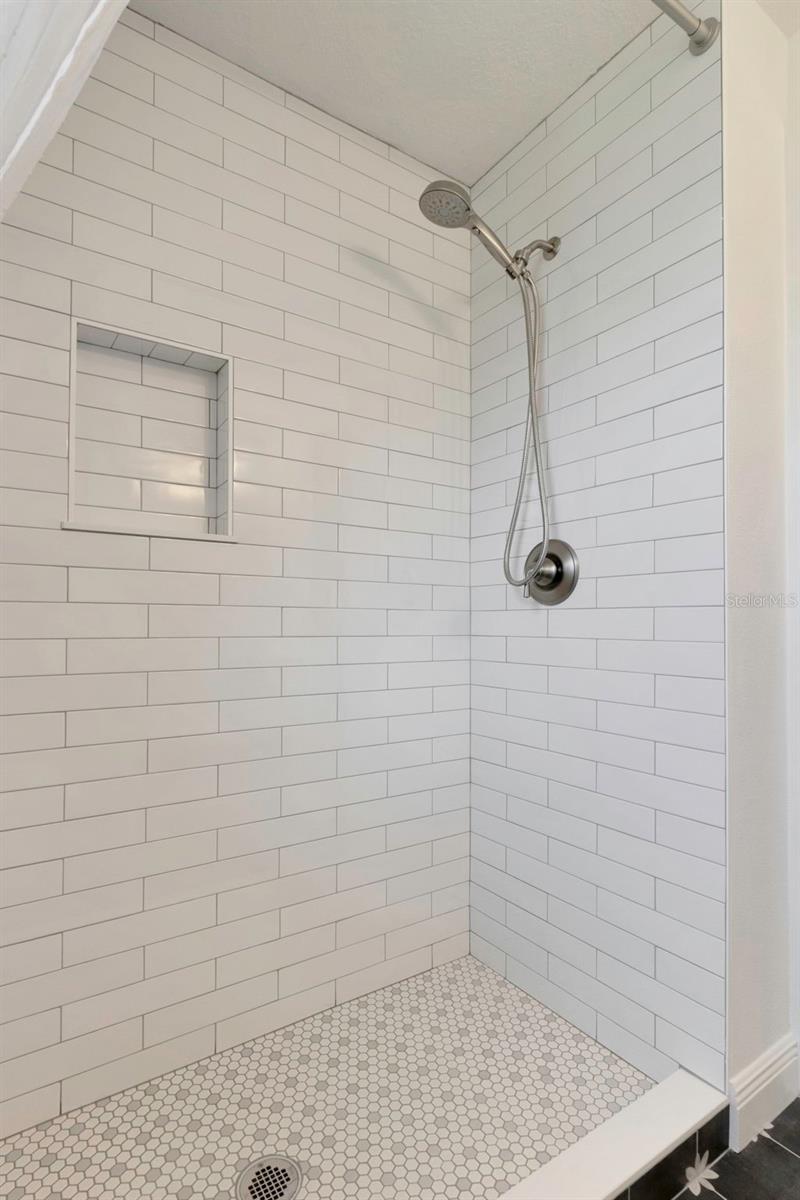 Image 29 of 71 For 406 Jefferson Avenue S