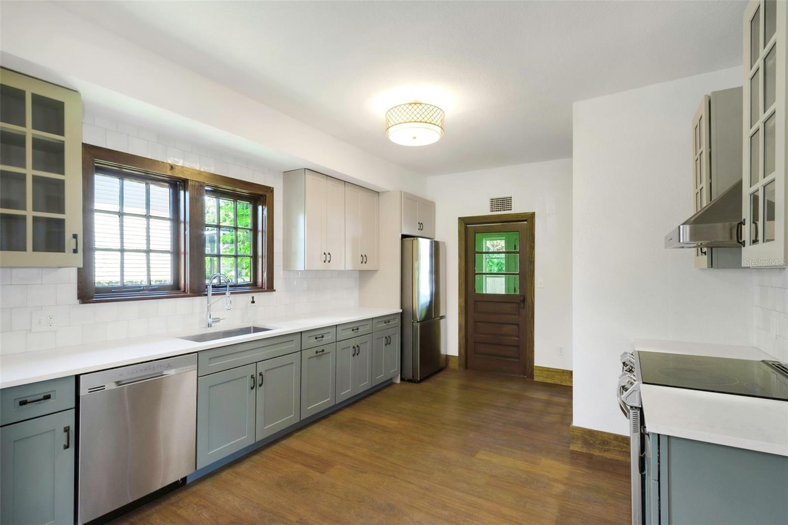 Image 8 of 71 For 406 Jefferson Avenue S