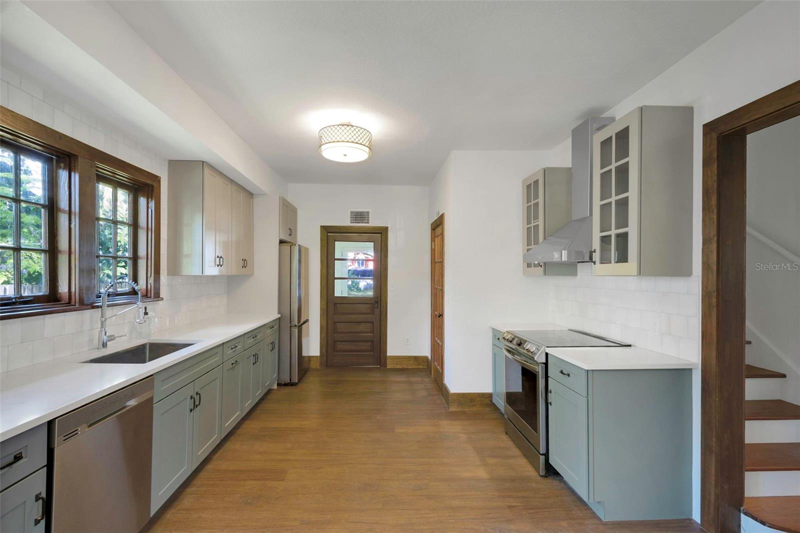 Image 9 of 71 For 406 Jefferson Avenue S