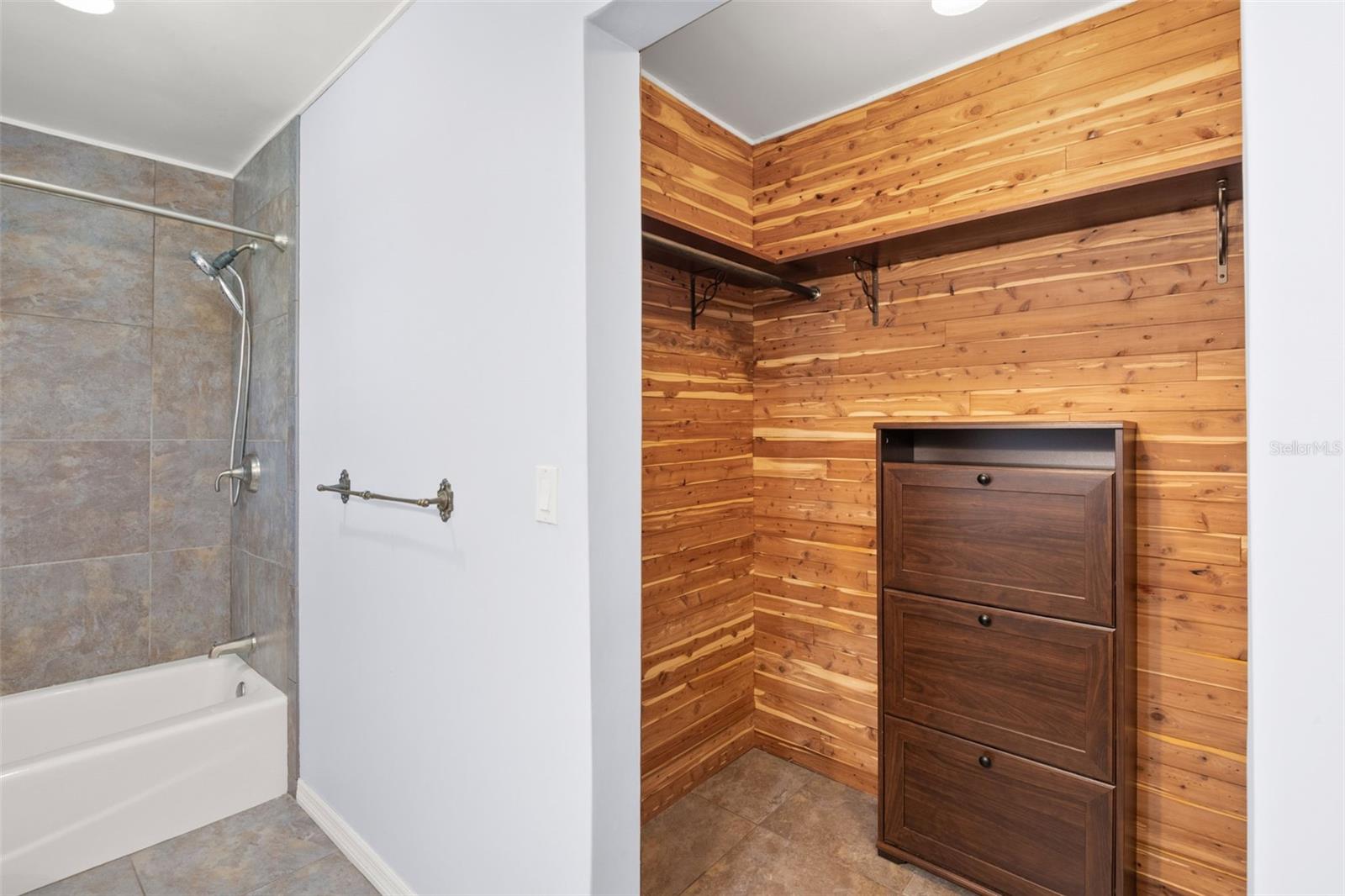 Image 11 of 25 For 5015 Aragon Way S