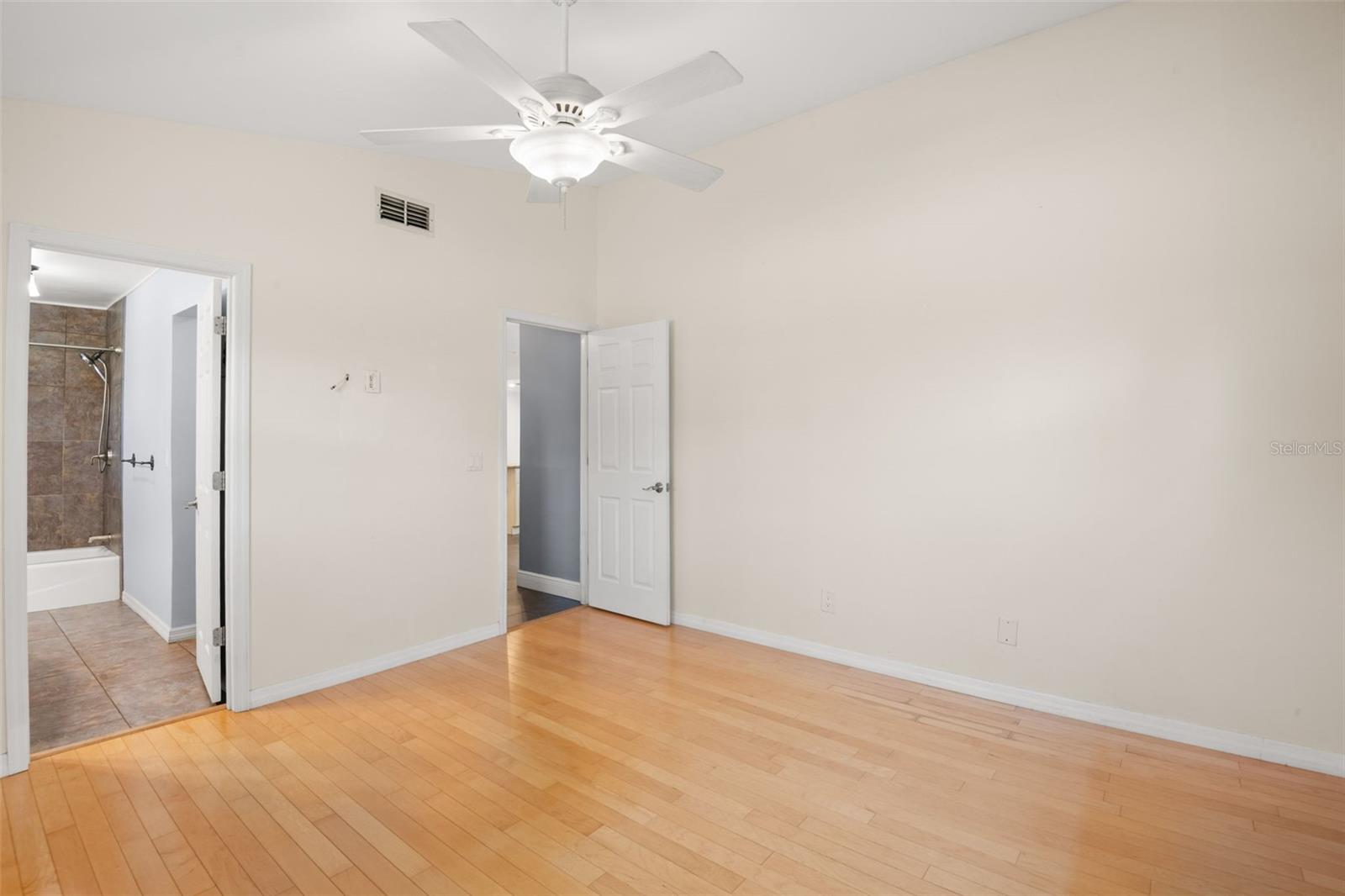 Image 21 of 25 For 5015 Aragon Way S