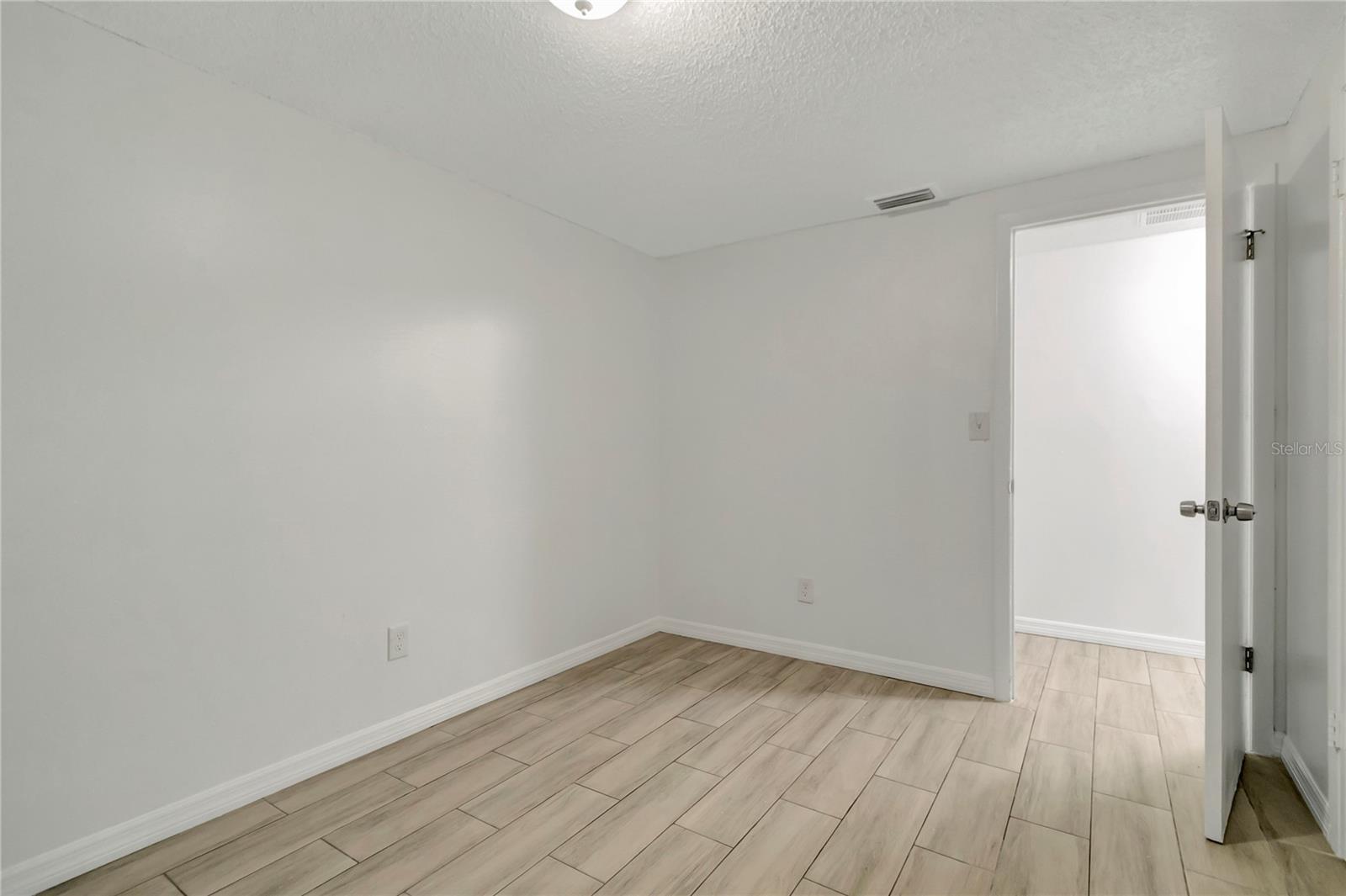 Image 12 of 29 For 3127 Oakley Avenue S