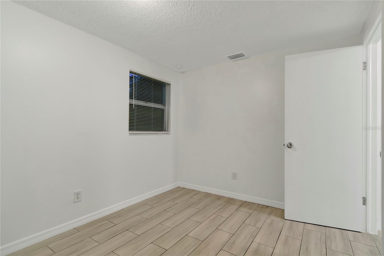 Image 17 of 29 For 3127 Oakley Avenue S
