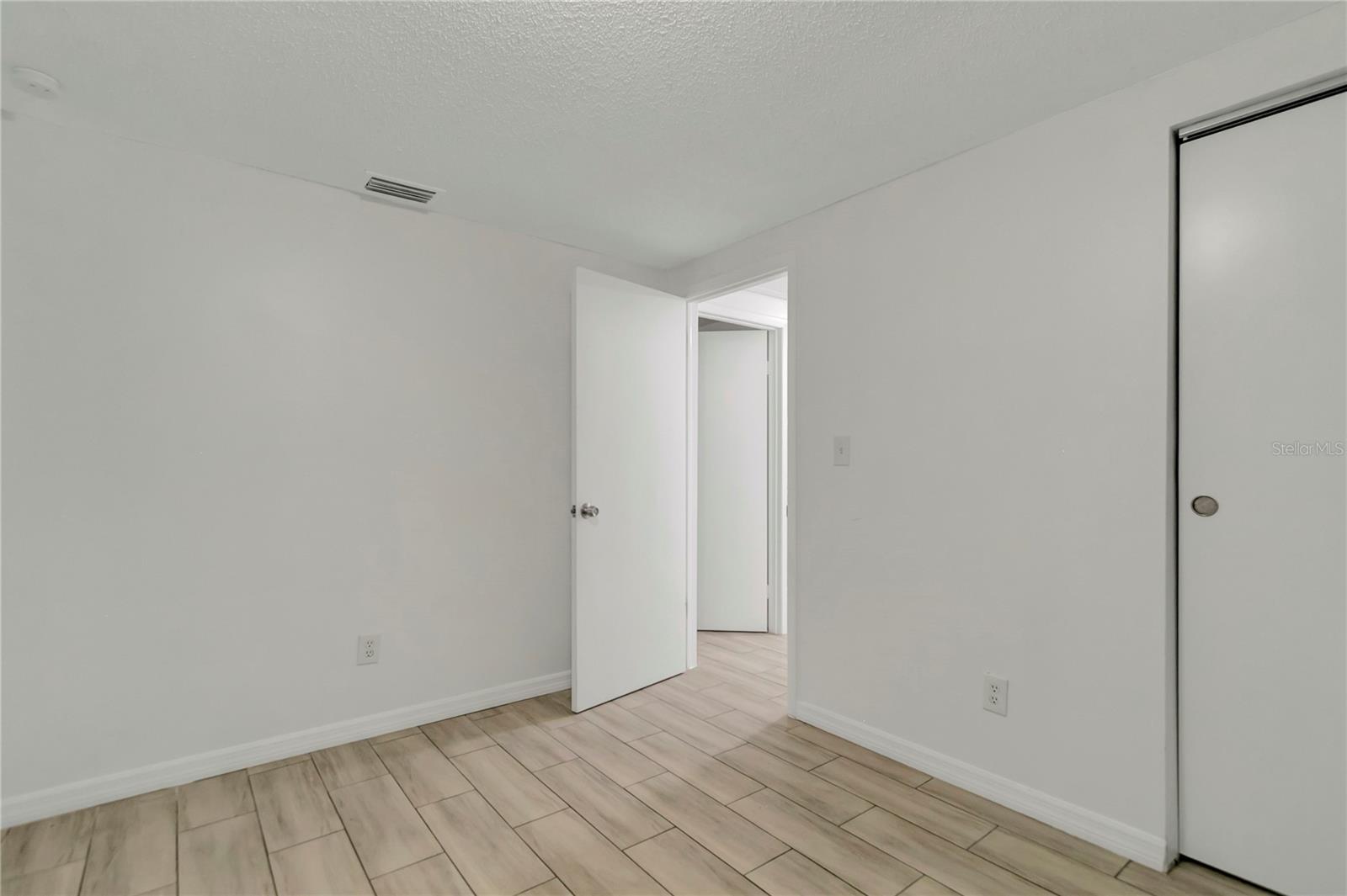 Image 18 of 29 For 3127 Oakley Avenue S