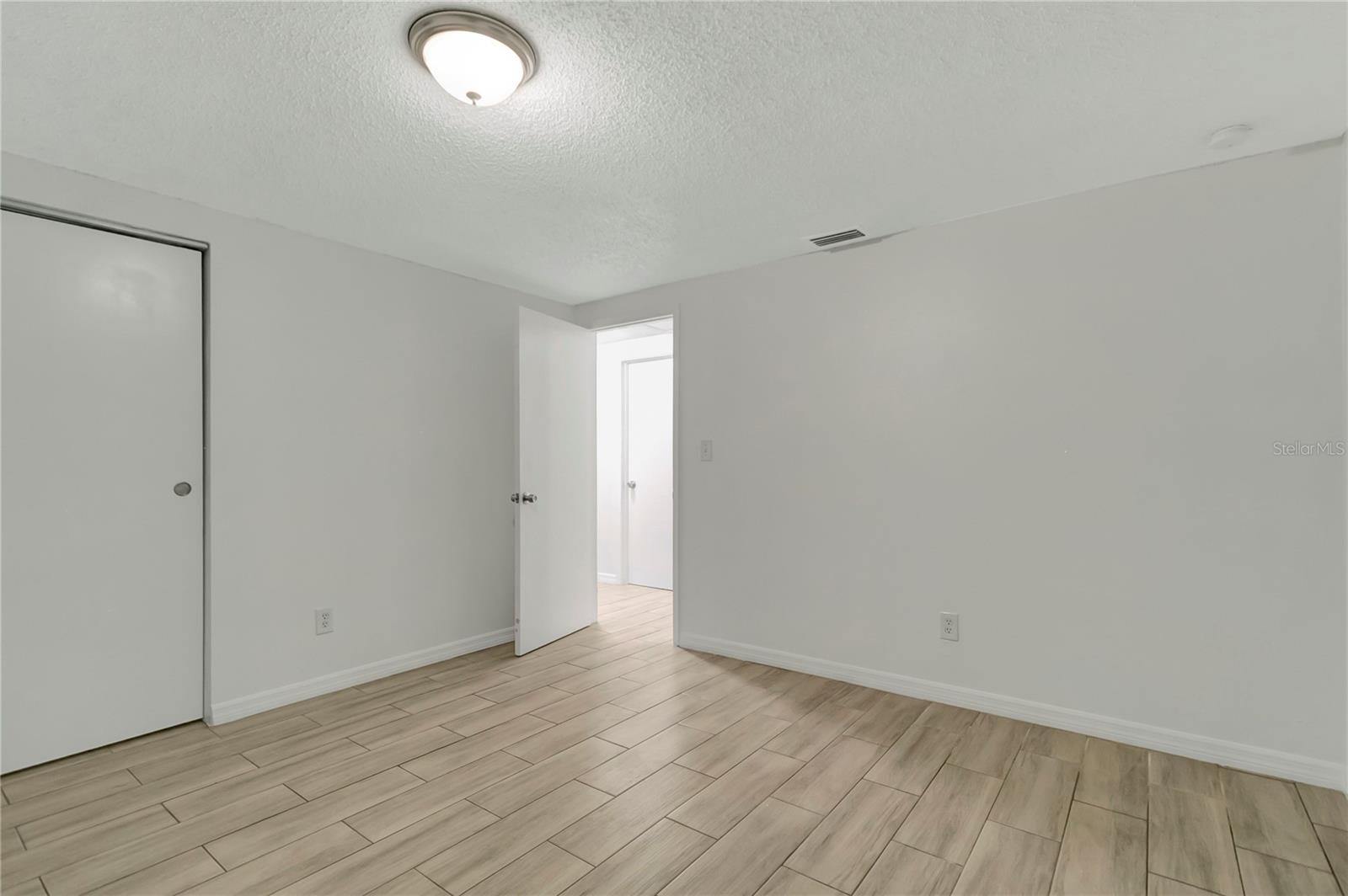 Image 22 of 29 For 3127 Oakley Avenue S