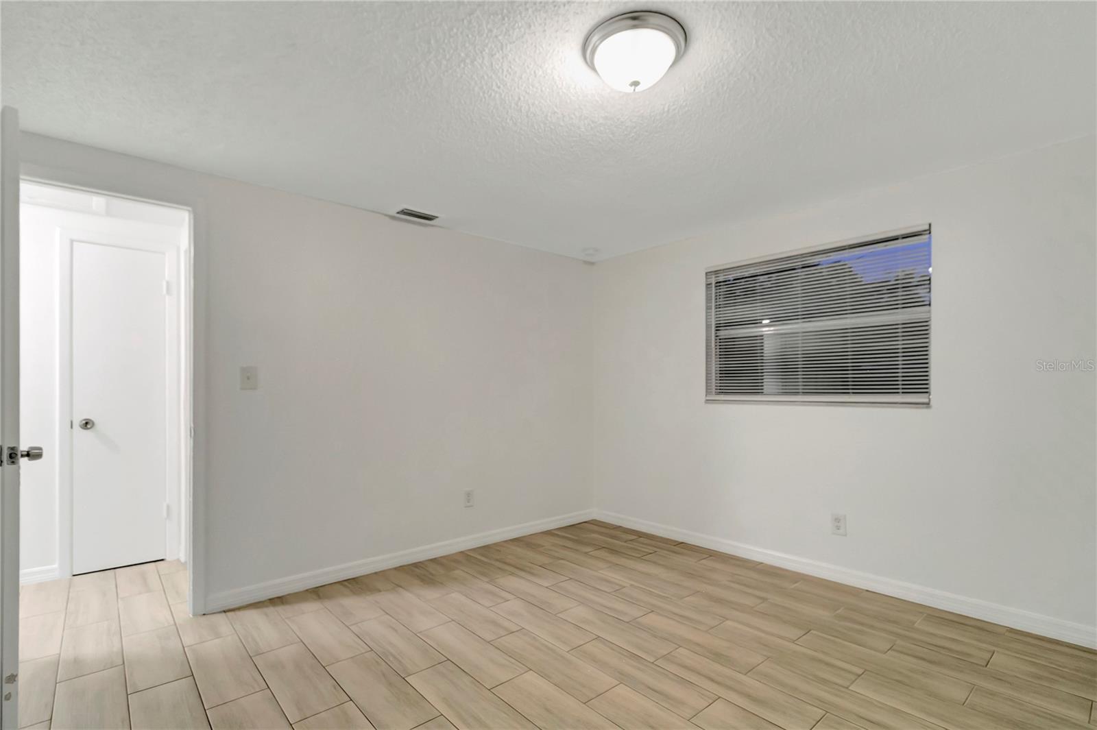 Image 23 of 29 For 3127 Oakley Avenue S
