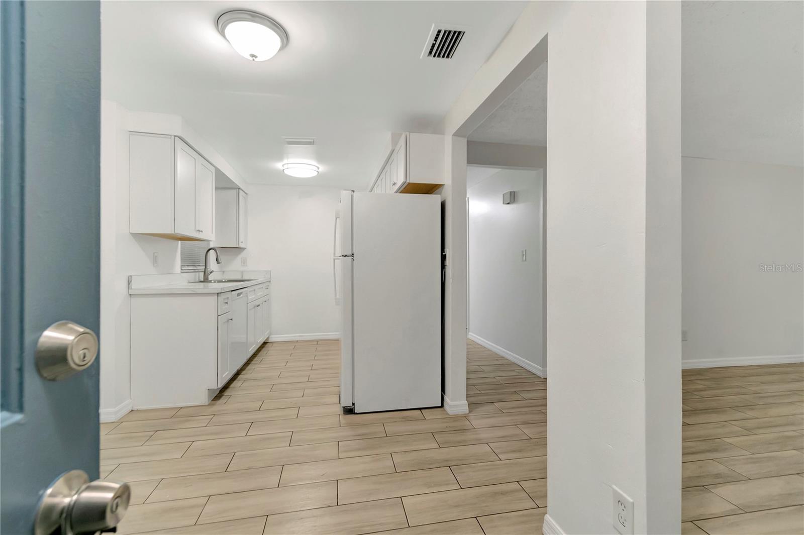 Image 3 of 29 For 3127 Oakley Avenue S