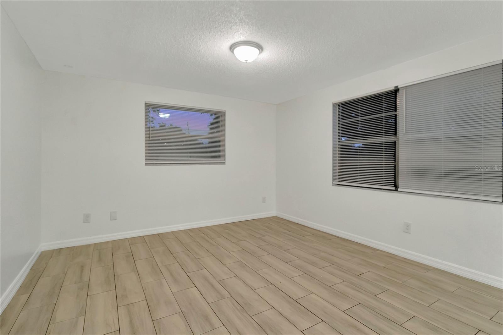 Image 7 of 29 For 3127 Oakley Avenue S