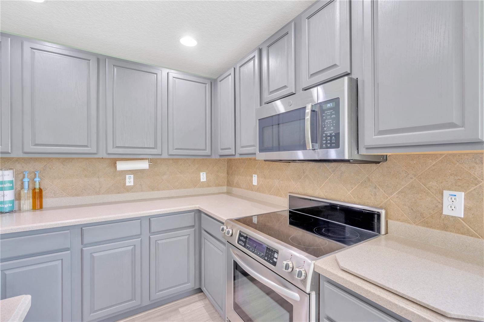 Image 12 of 41 For 10821 Johanna Avenue