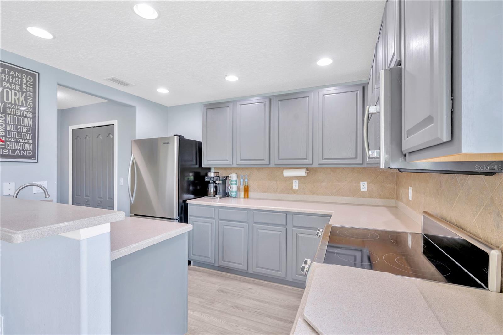 Image 13 of 41 For 10821 Johanna Avenue