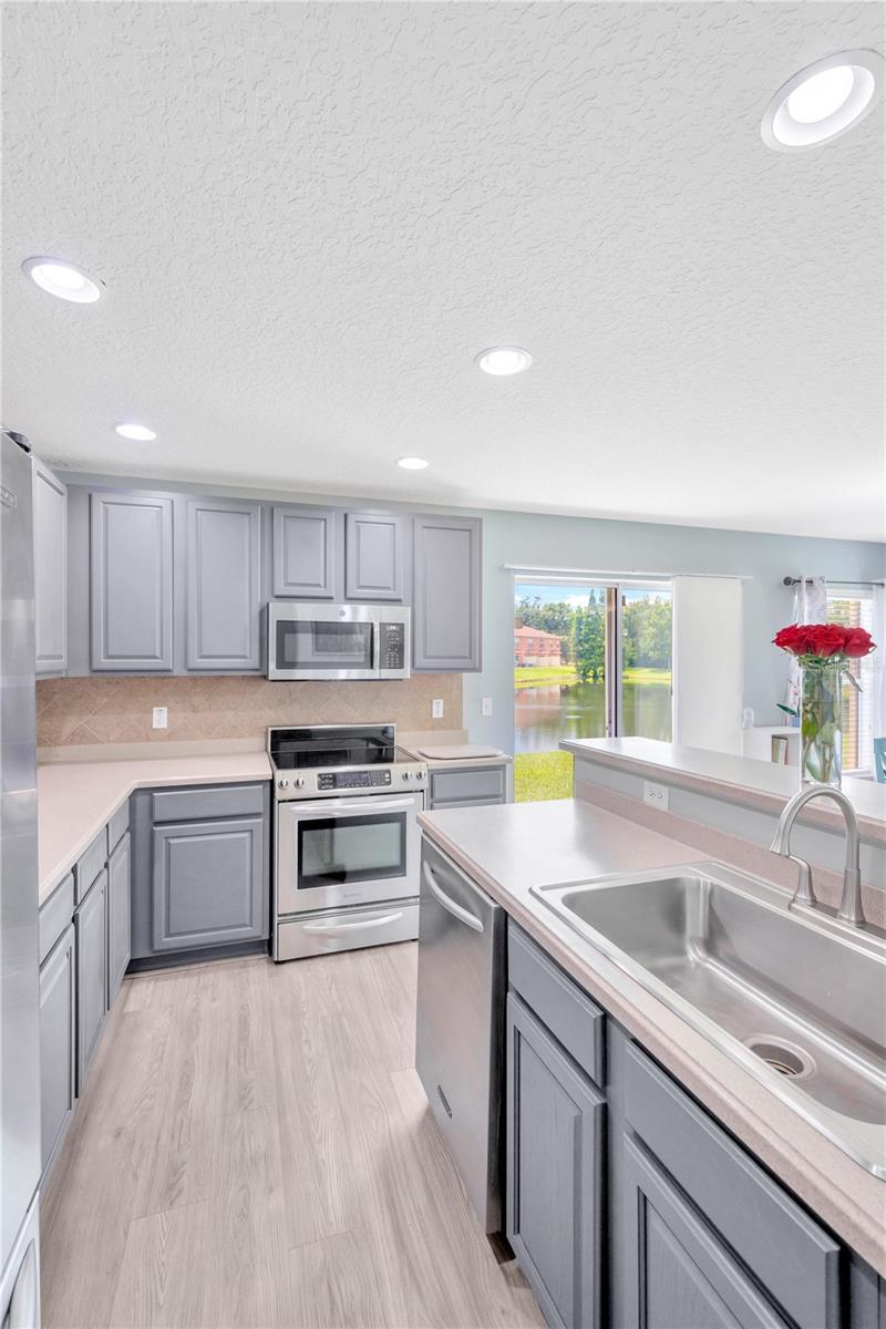 Image 14 of 41 For 10821 Johanna Avenue