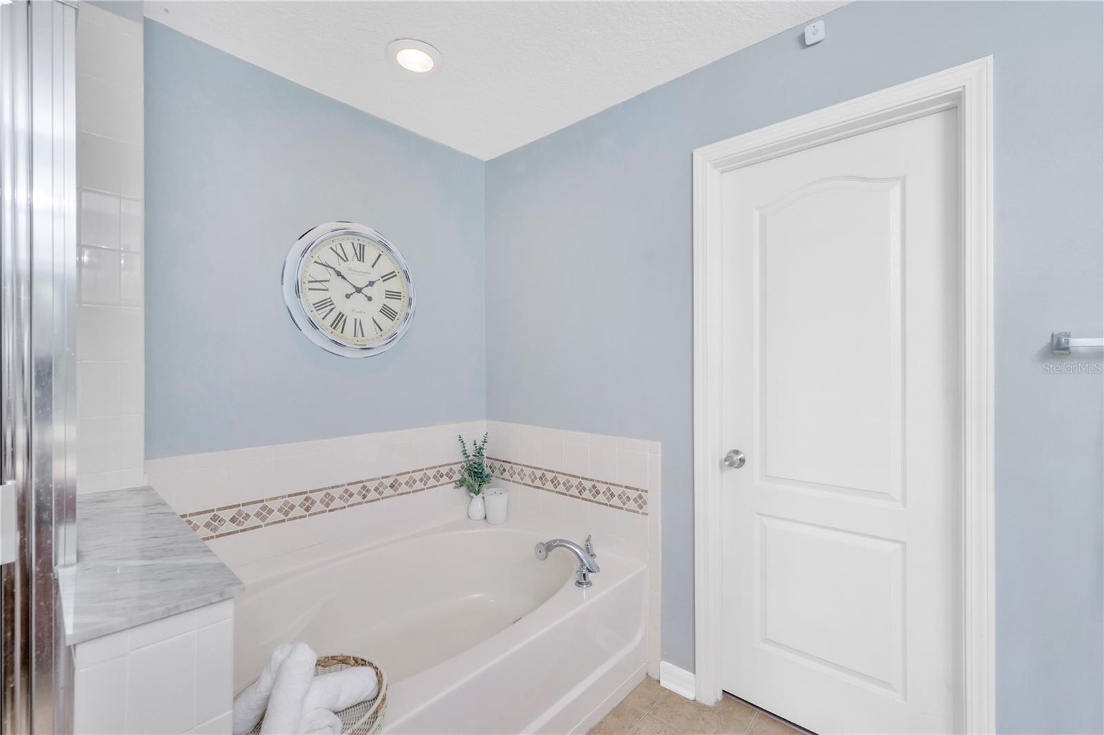 Image 23 of 41 For 10821 Johanna Avenue