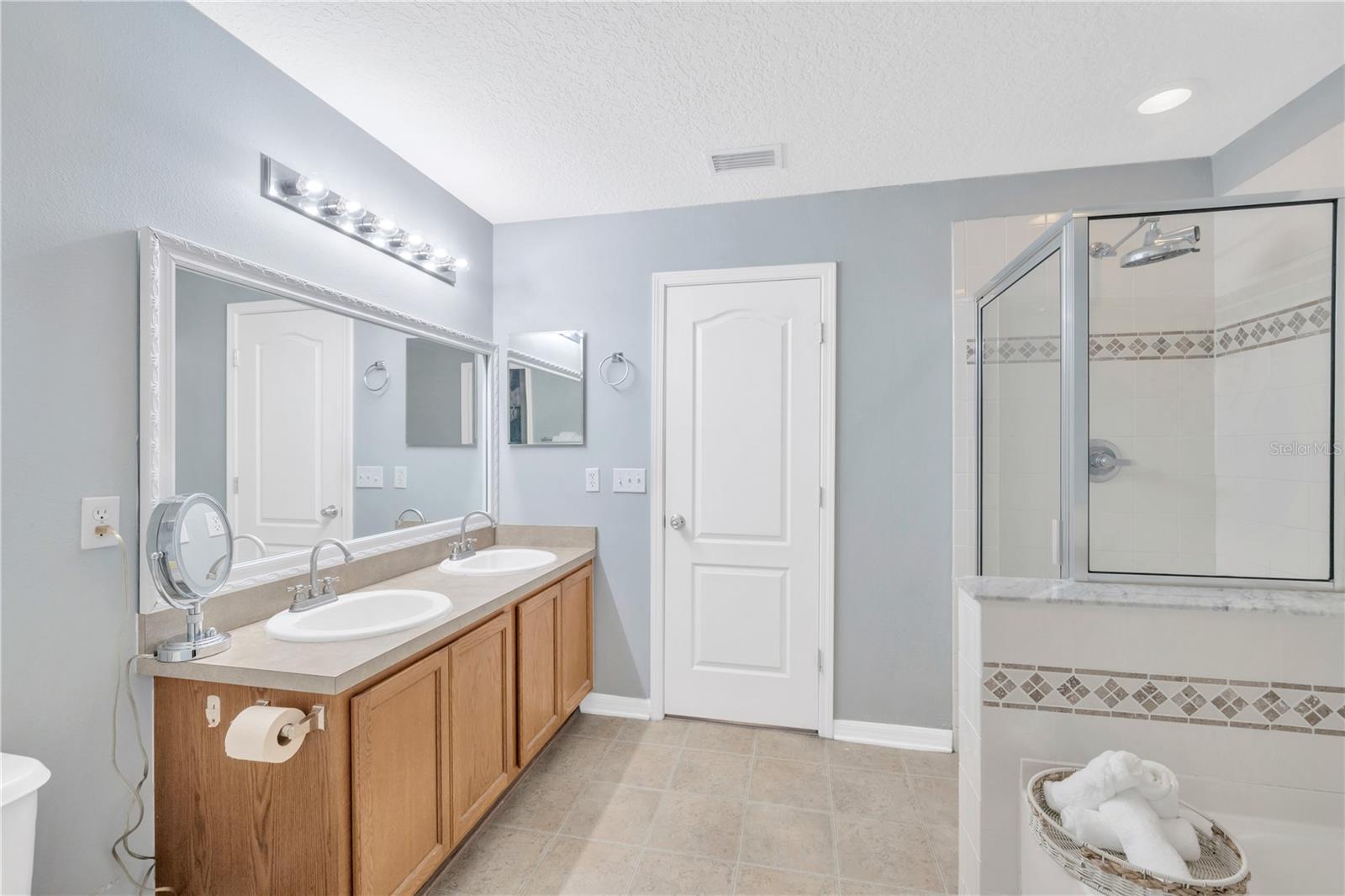 Image 24 of 41 For 10821 Johanna Avenue