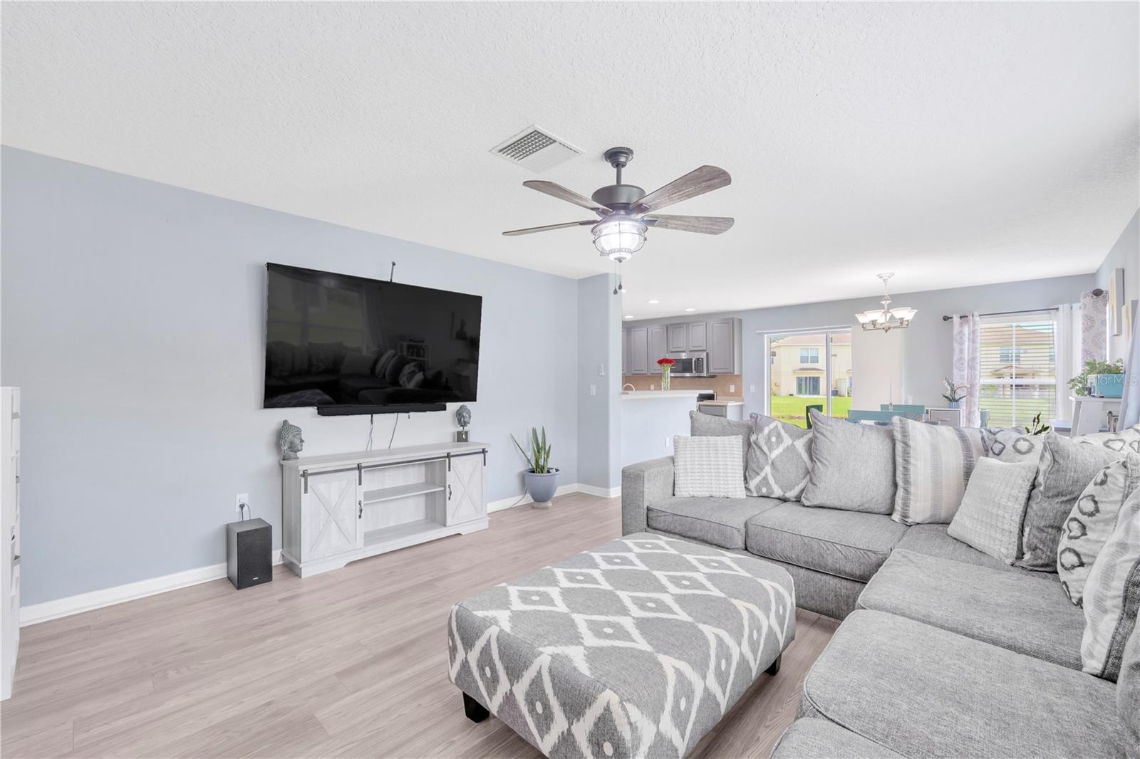 Image 6 of 41 For 10821 Johanna Avenue