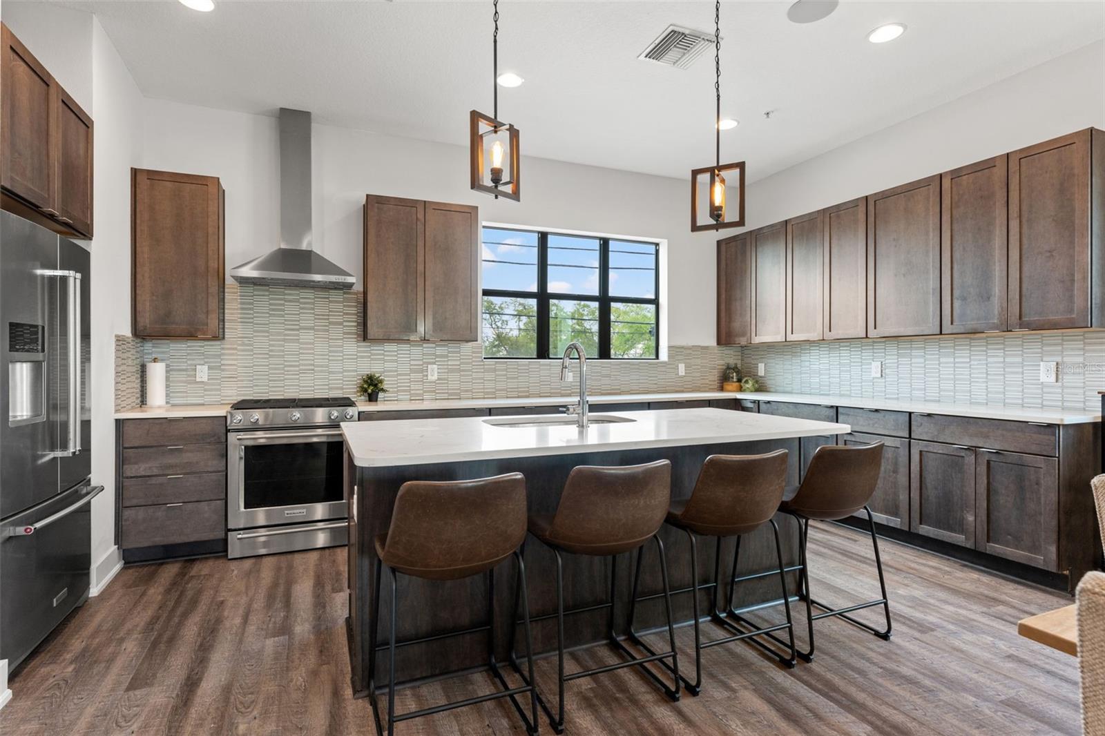 Image 10 of 26 For 907 Arlington Avenue N