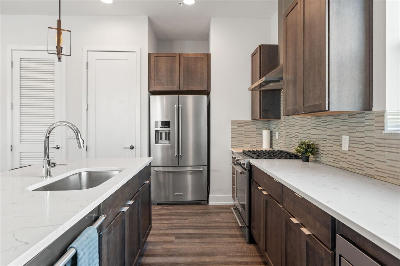 Image 14 of 26 For 907 Arlington Avenue N