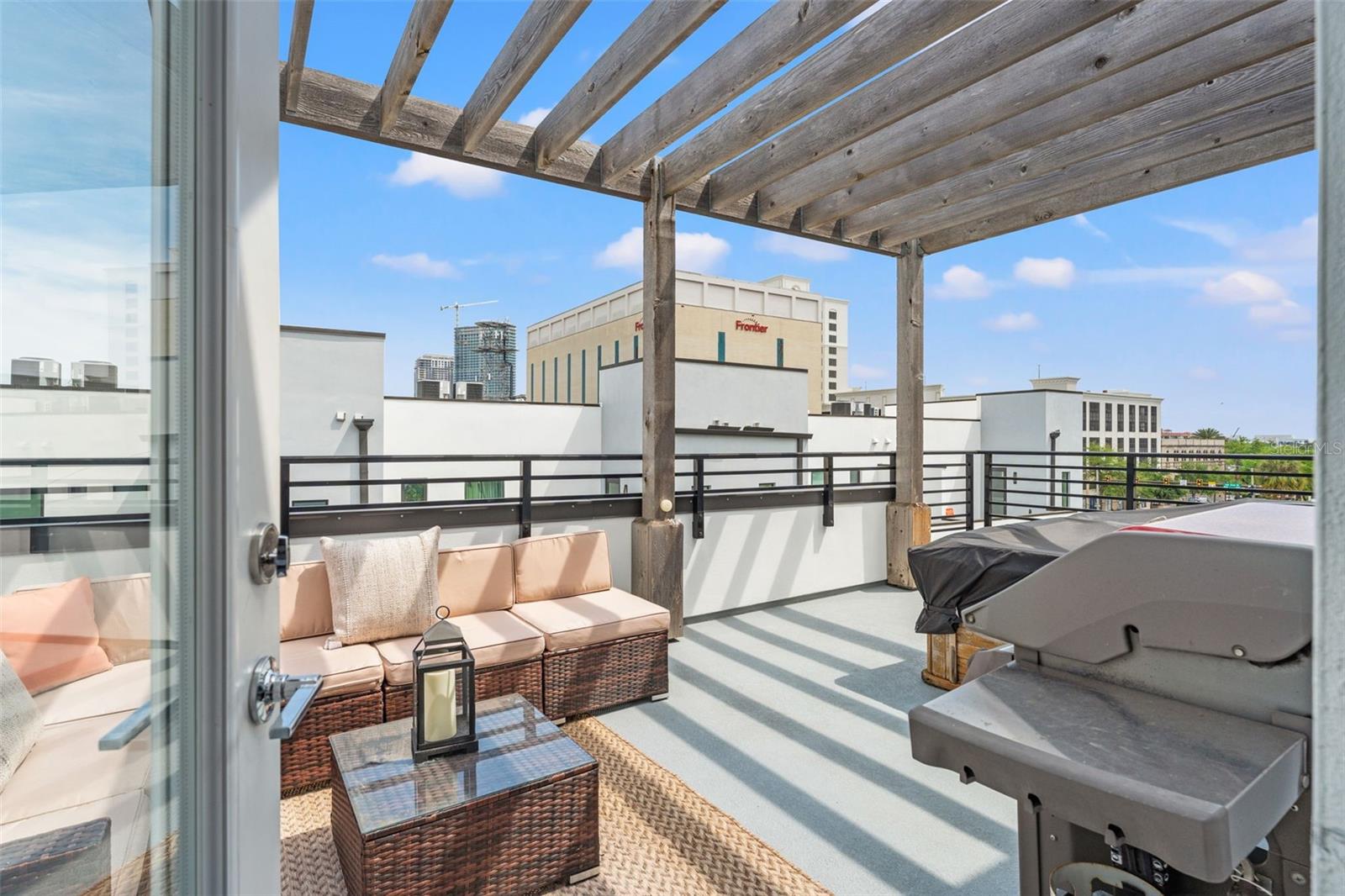 Image 2 of 26 For 907 Arlington Avenue N