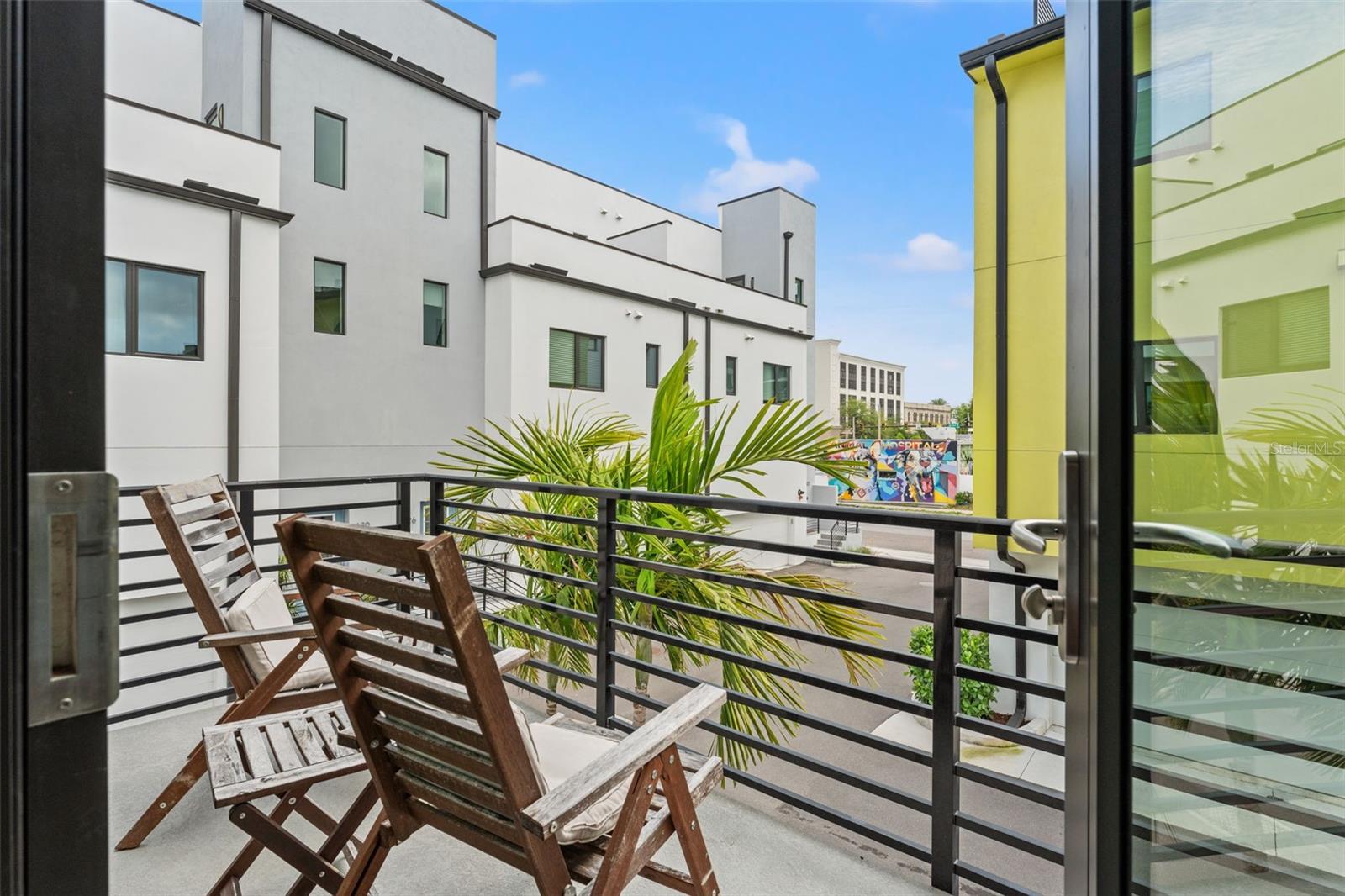 Image 23 of 26 For 907 Arlington Avenue N