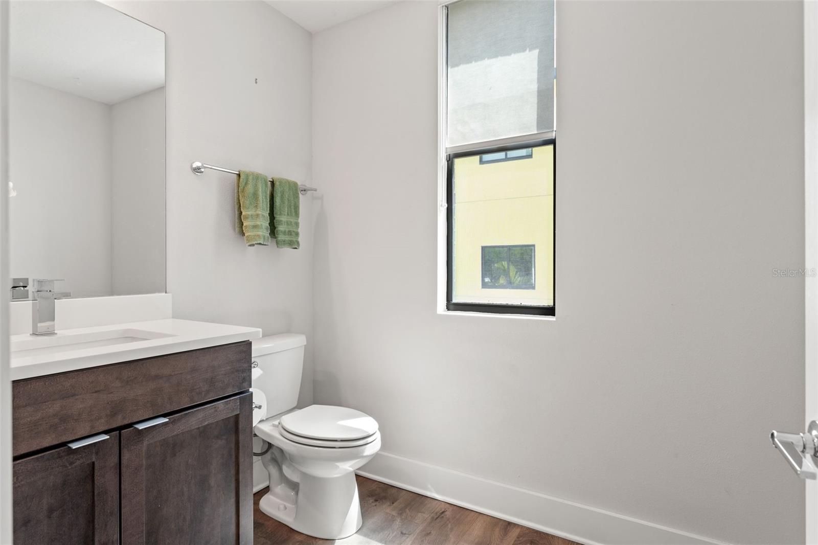 Image 24 of 26 For 907 Arlington Avenue N