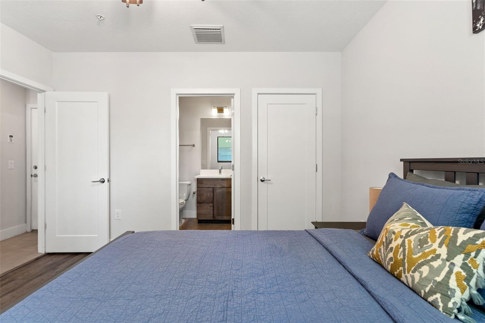Image 25 of 26 For 907 Arlington Avenue N