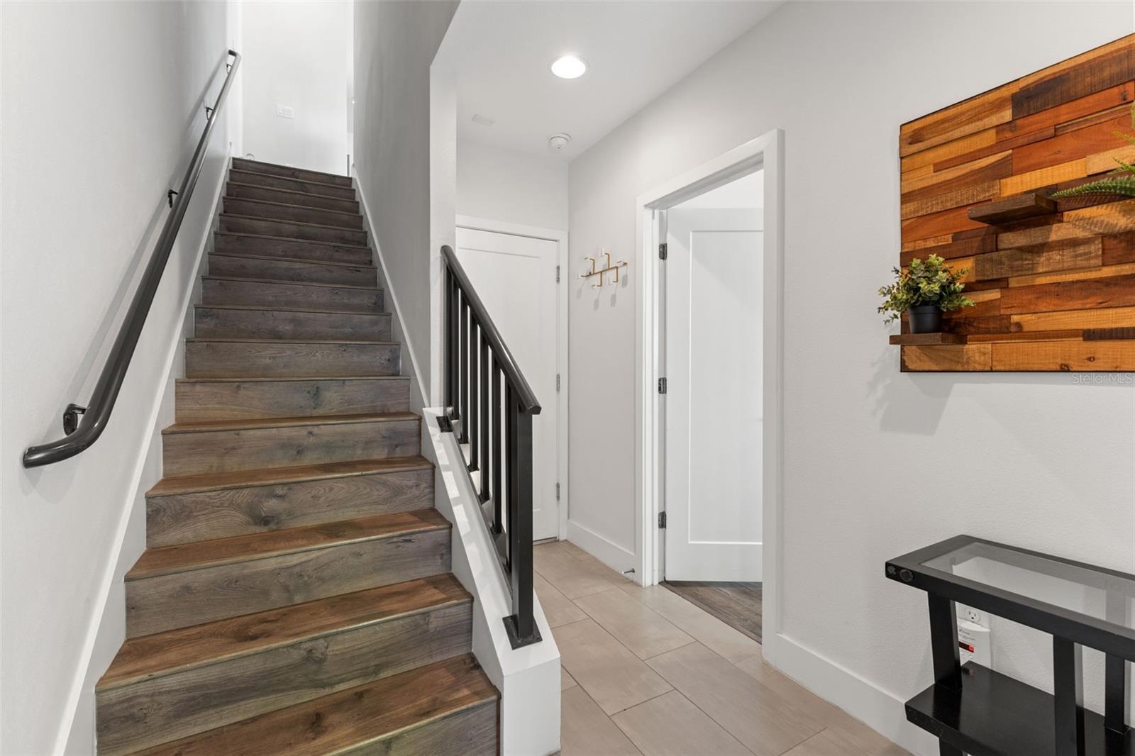 Image 26 of 26 For 907 Arlington Avenue N