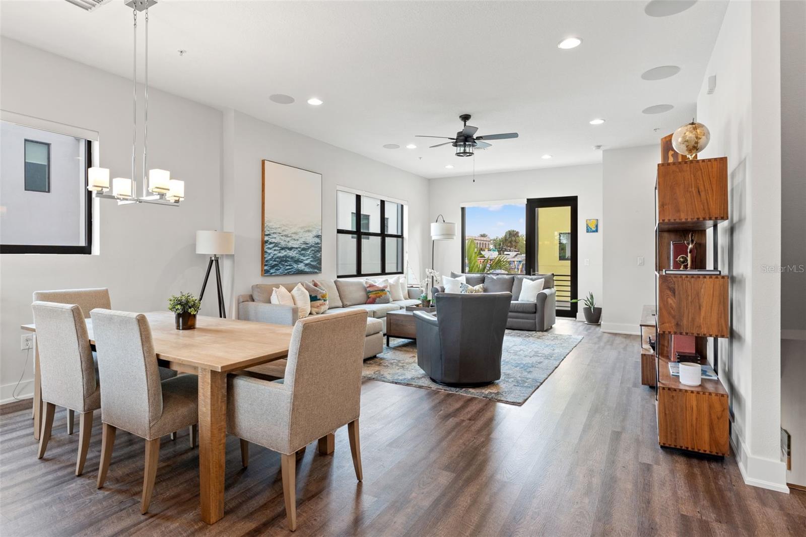 Image 7 of 26 For 907 Arlington Avenue N