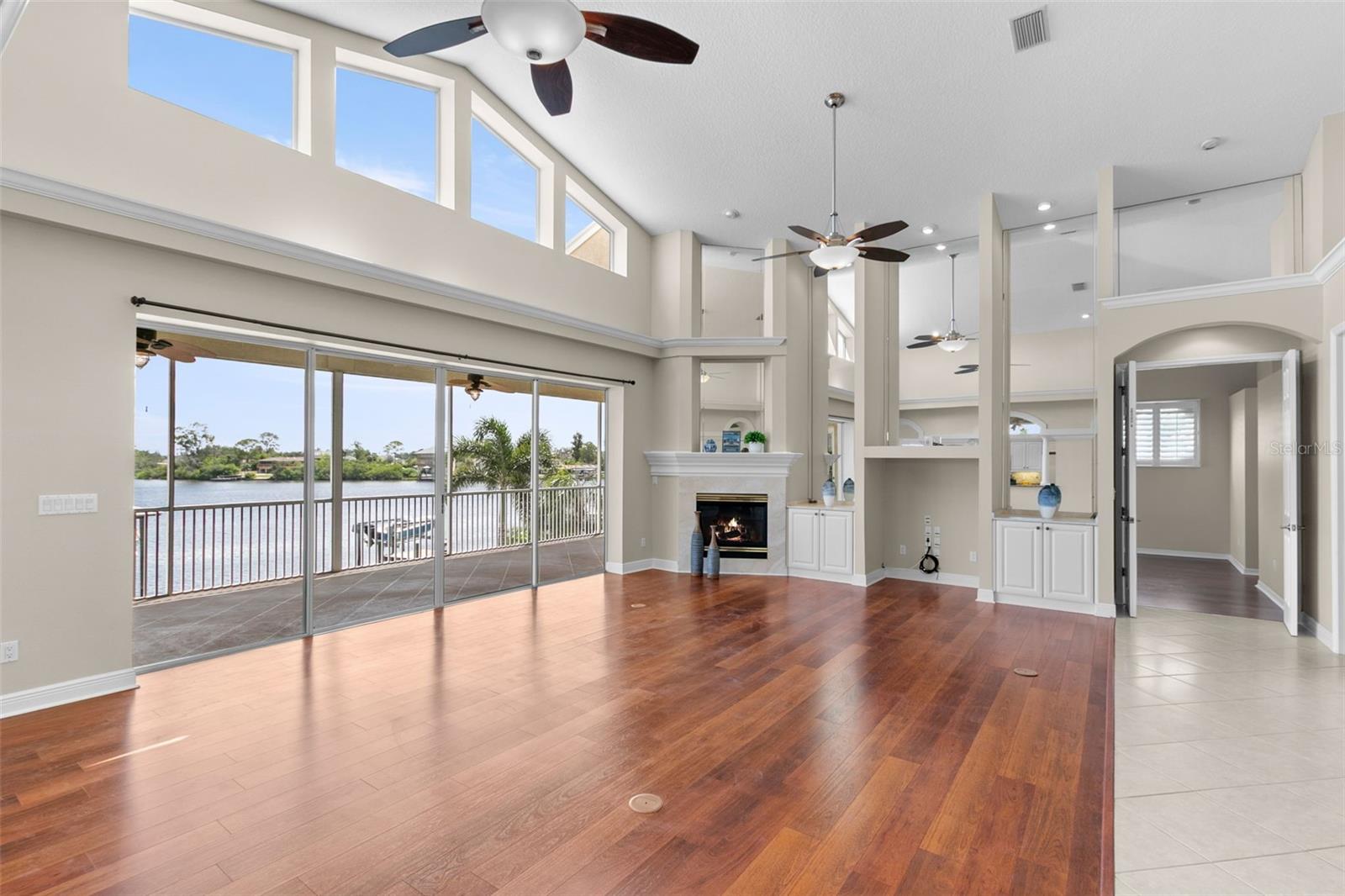 Image 11 of 83 For 636 Bayshore Drive