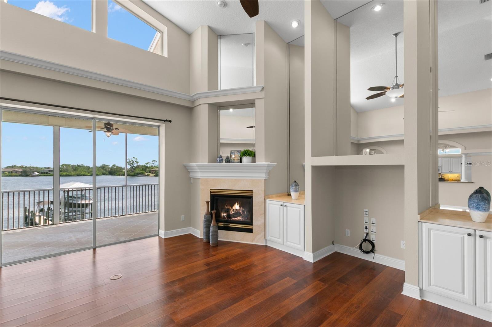 Image 13 of 83 For 636 Bayshore Drive