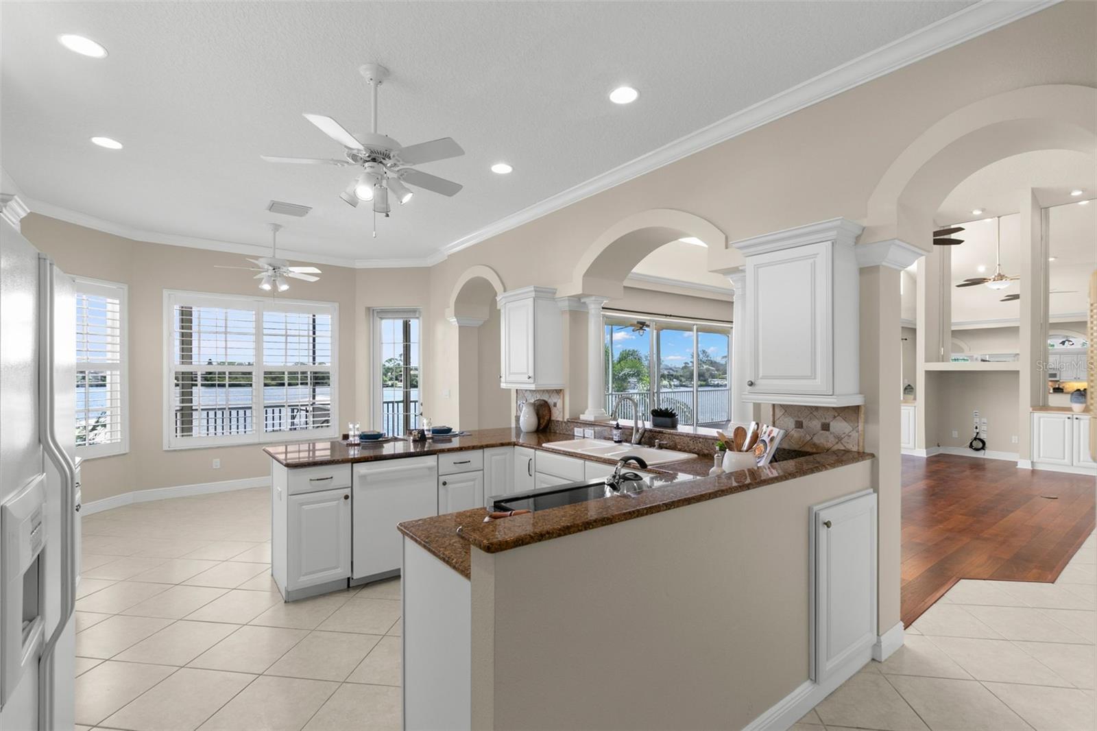 Image 20 of 83 For 636 Bayshore Drive
