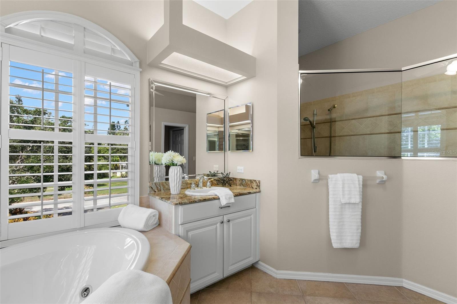 Image 36 of 83 For 636 Bayshore Drive
