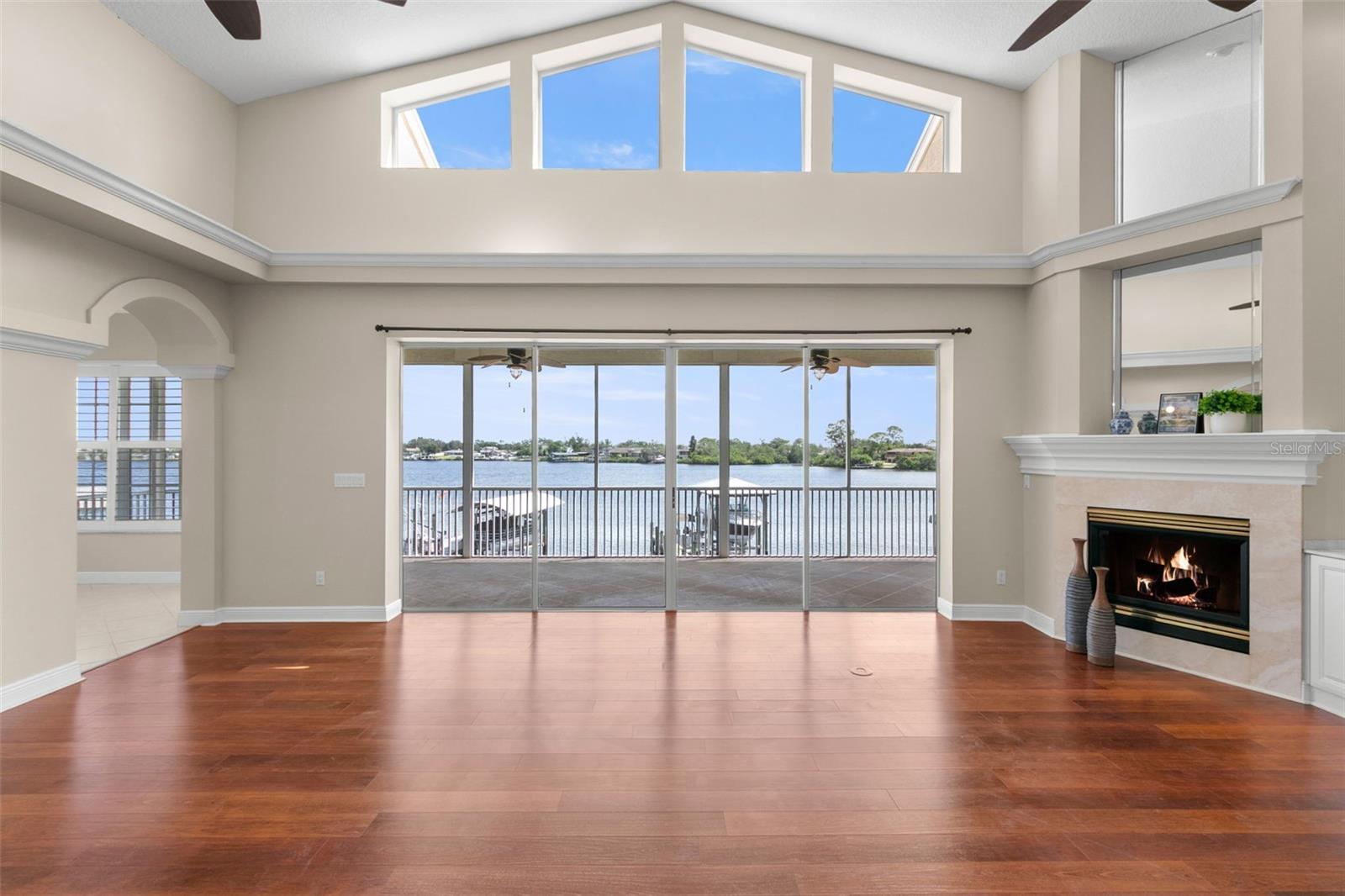 Image 4 of 83 For 636 Bayshore Drive