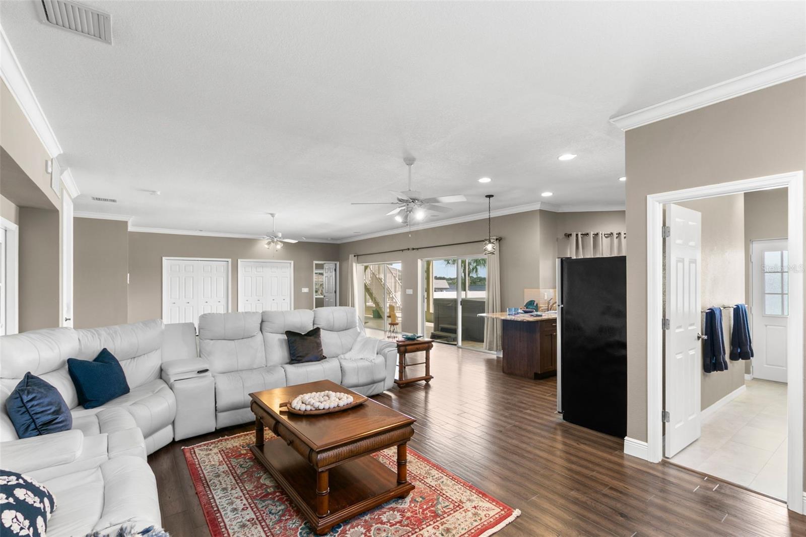 Image 43 of 83 For 636 Bayshore Drive