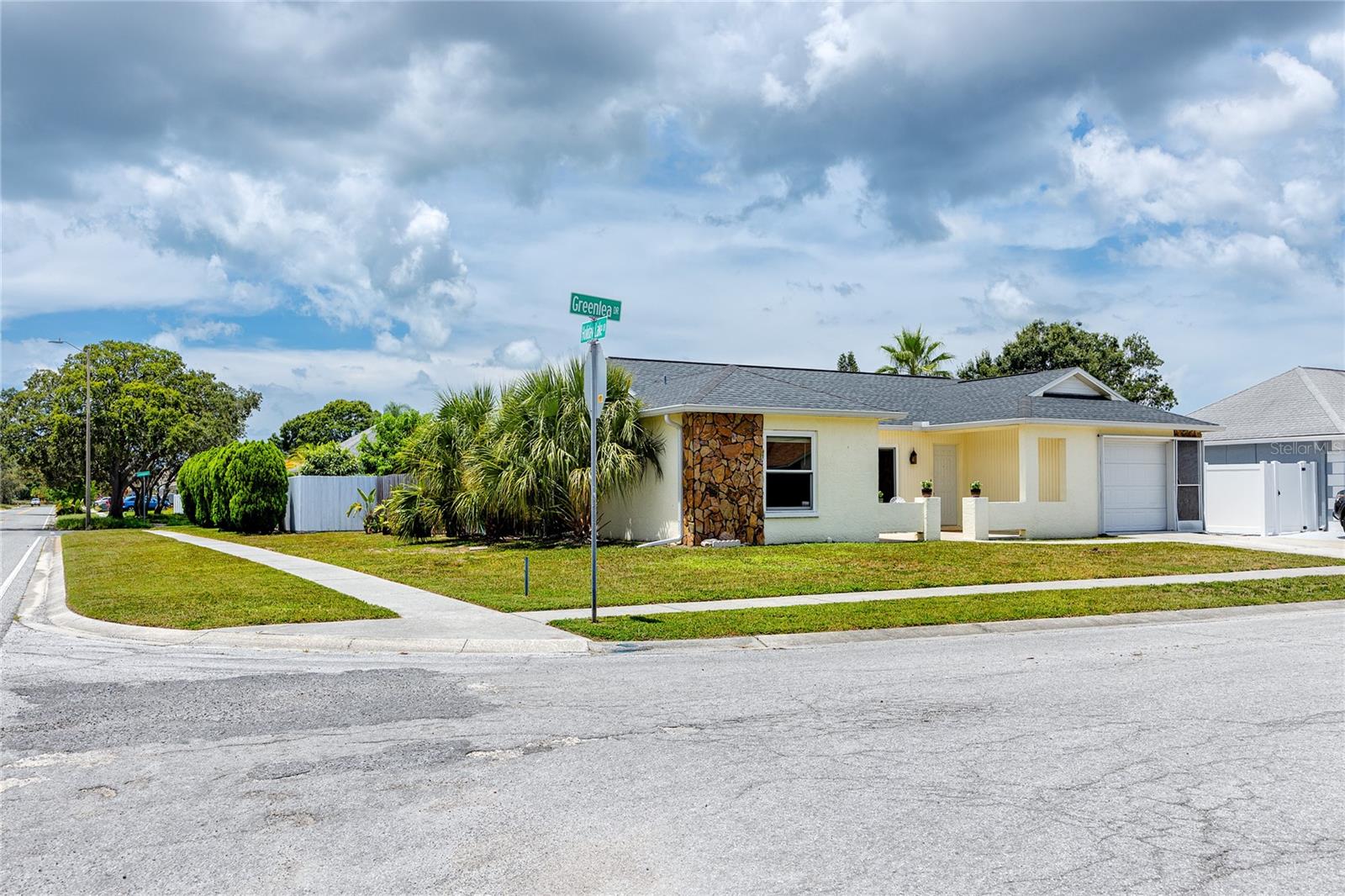 Image 2 of 42 For 1225 Greenlea Drive