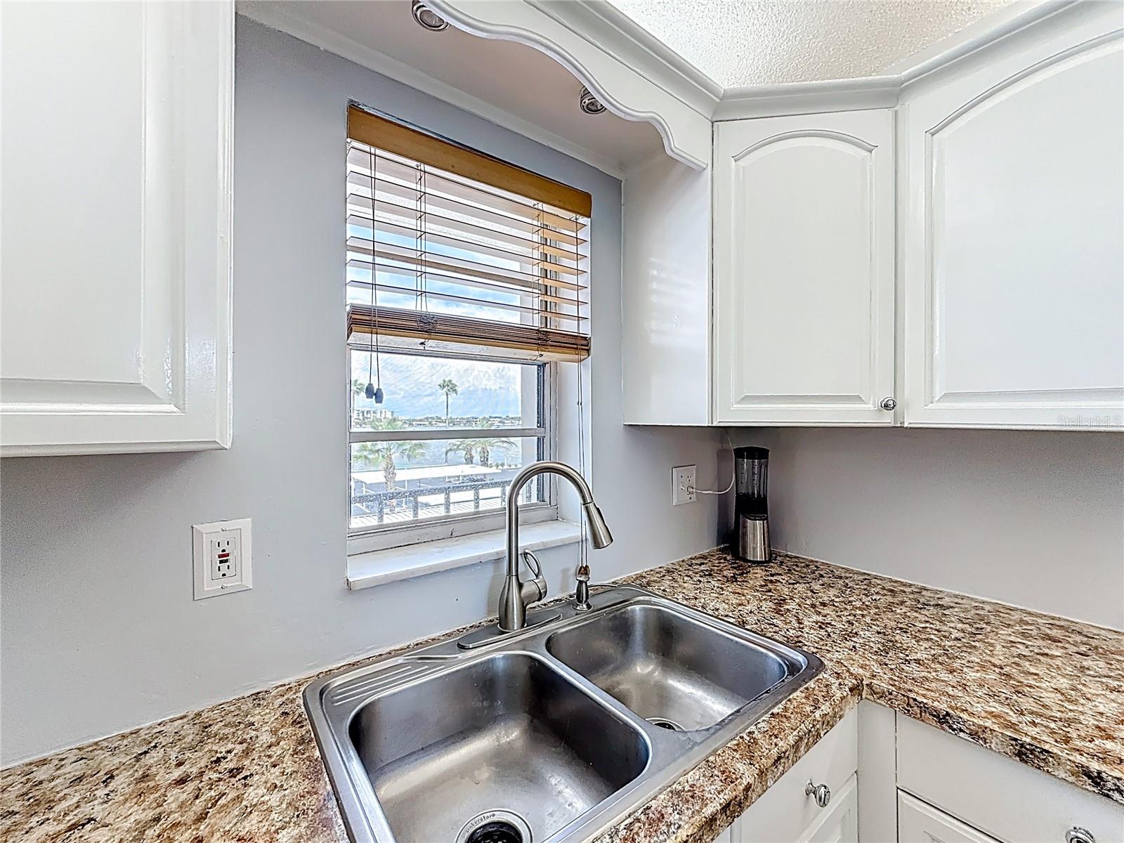 Image 11 of 62 For 7625 Sun Island Drive S 307