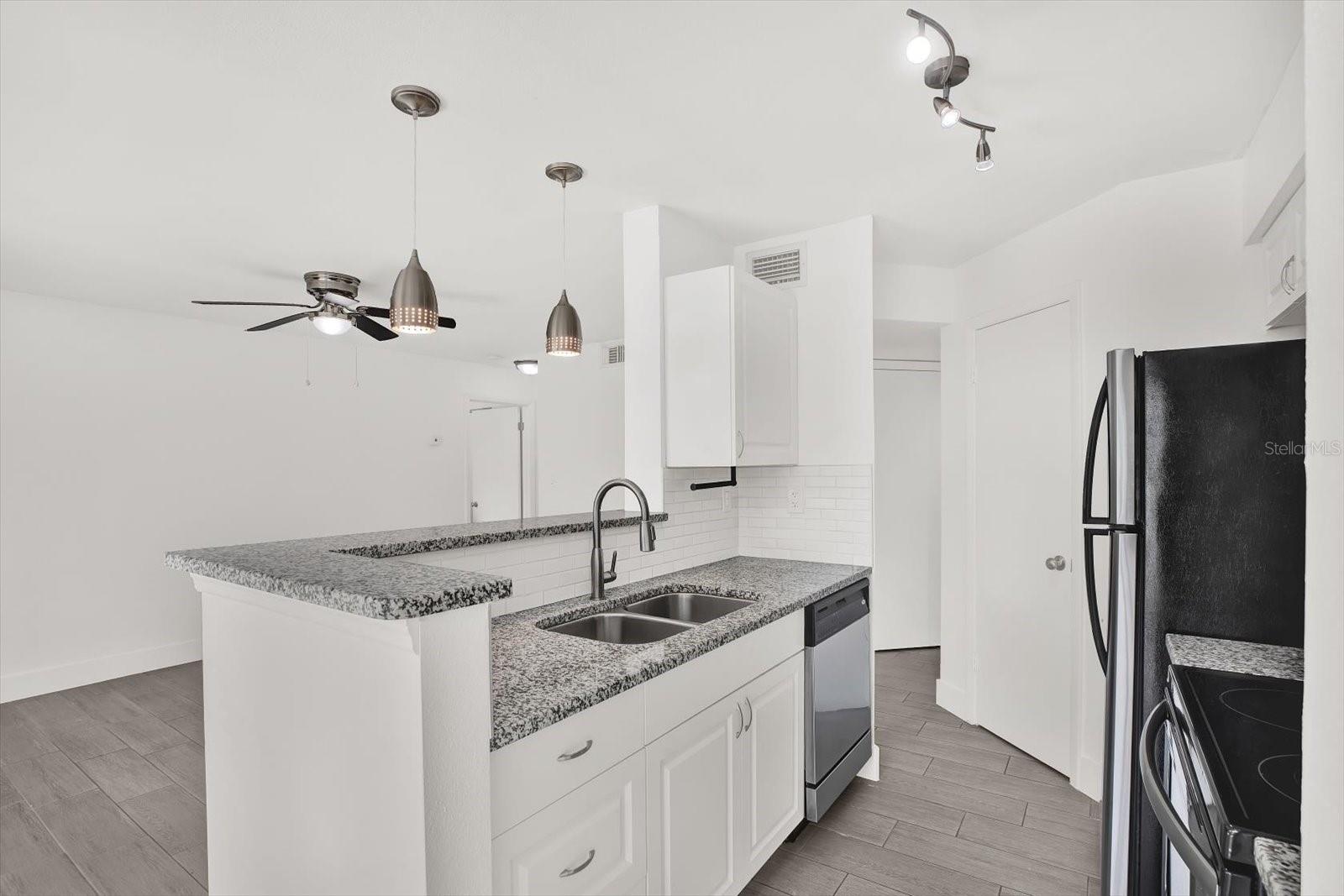 Image 6 of 36 For 8742 Mallard Reserve Drive 103