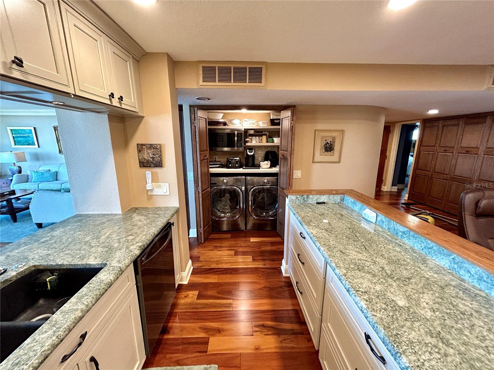 Image 16 of 53 For 5701 Mariner Street 701