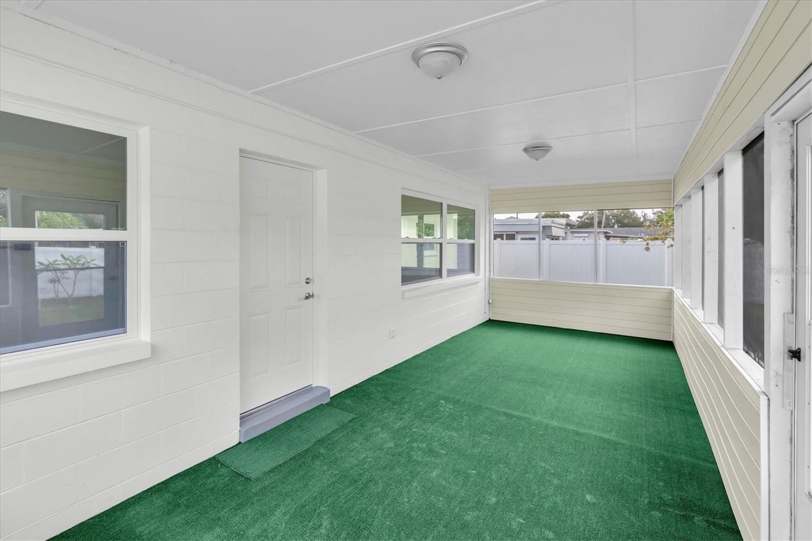 Image 23 of 31 For 4330 72nd Terrace N