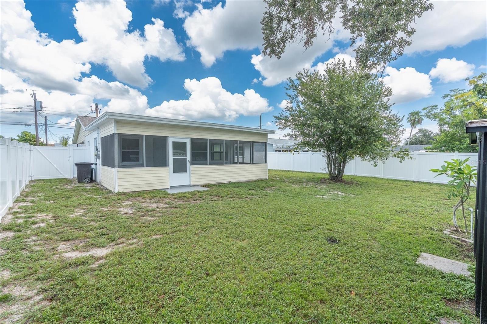 Image 25 of 31 For 4330 72nd Terrace N