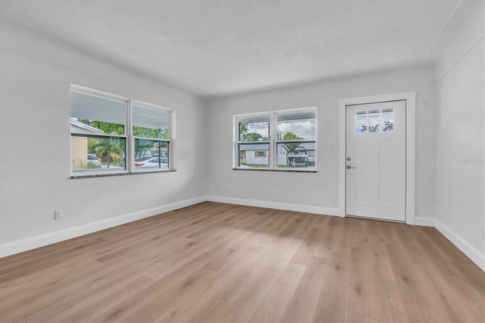Image 4 of 31 For 4330 72nd Terrace N