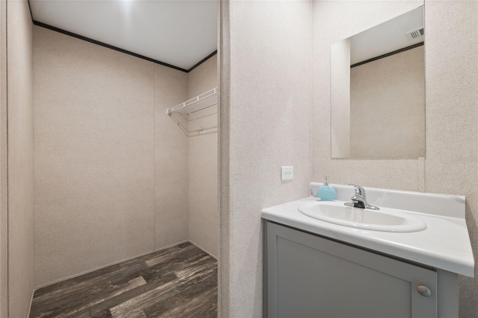 Image 20 of 27 For 8631 Kimberly Court